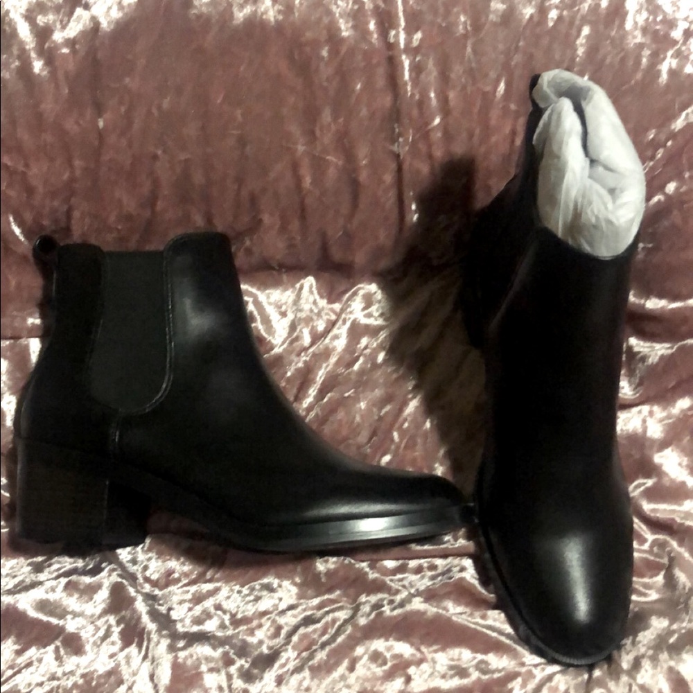 Women’s casual leather Coach Boots.